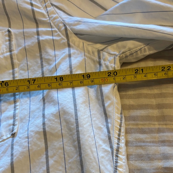 Abercrombie & Fitch White and Gray Muscle Fit Striped Button-Down Shirt - Picture 5 of 6